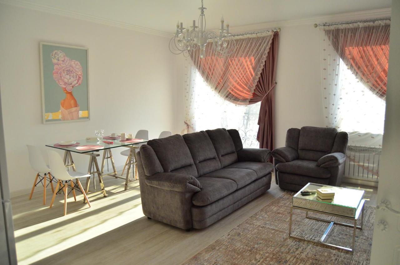 Garden Park Hotel Pavlodar Buitenkant foto