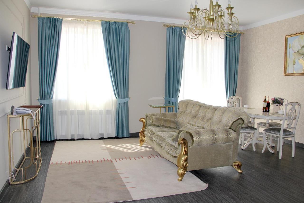 Garden Park Hotel Pavlodar Buitenkant foto