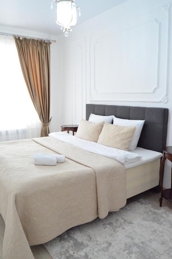 Garden Park Hotel Pavlodar Buitenkant foto