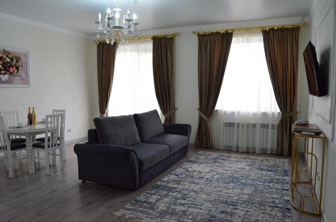 Garden Park Hotel Pavlodar Buitenkant foto