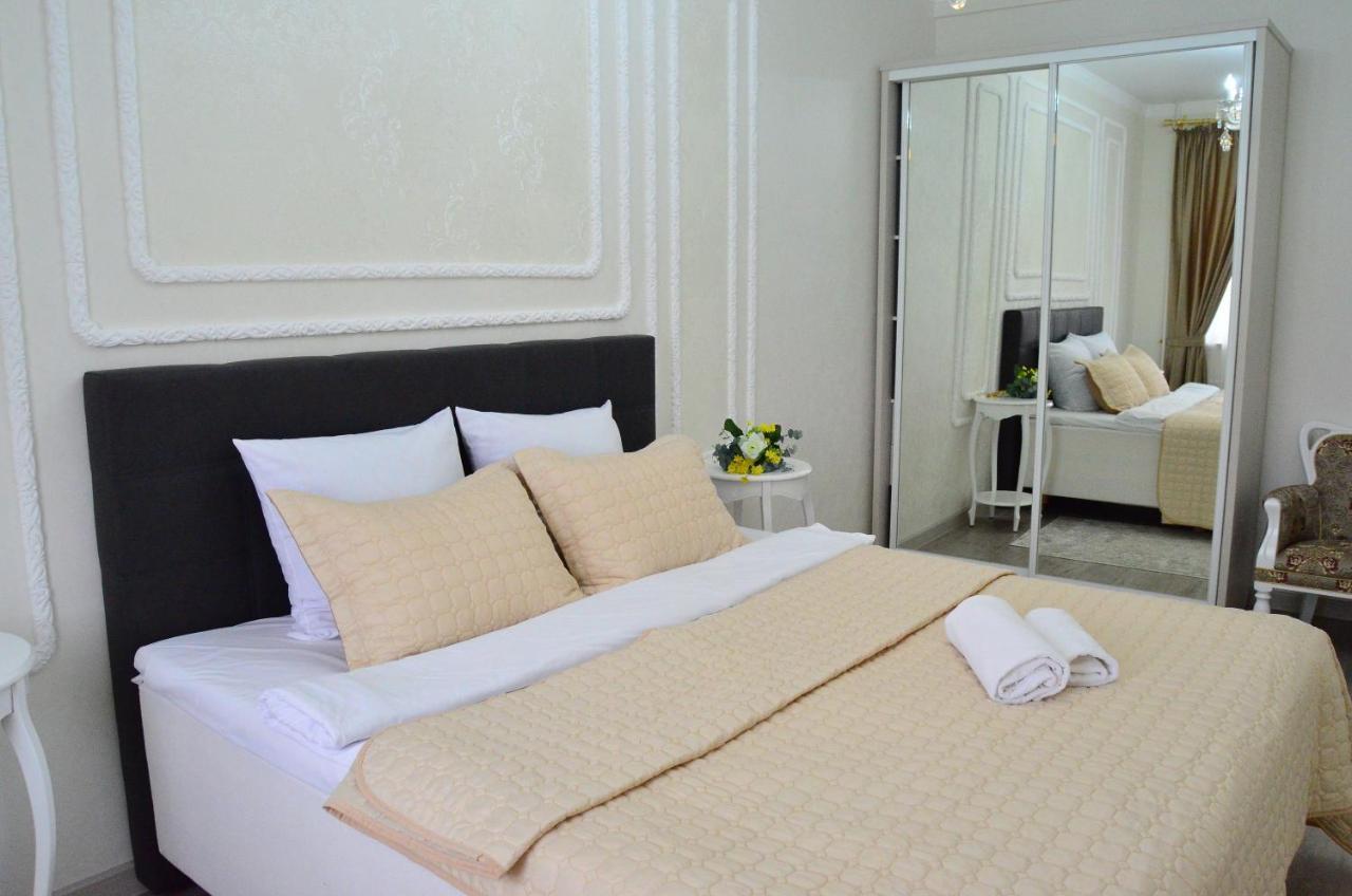 Garden Park Hotel Pavlodar Buitenkant foto