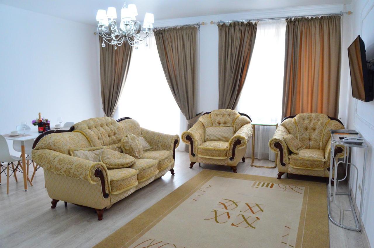 Garden Park Hotel Pavlodar Buitenkant foto