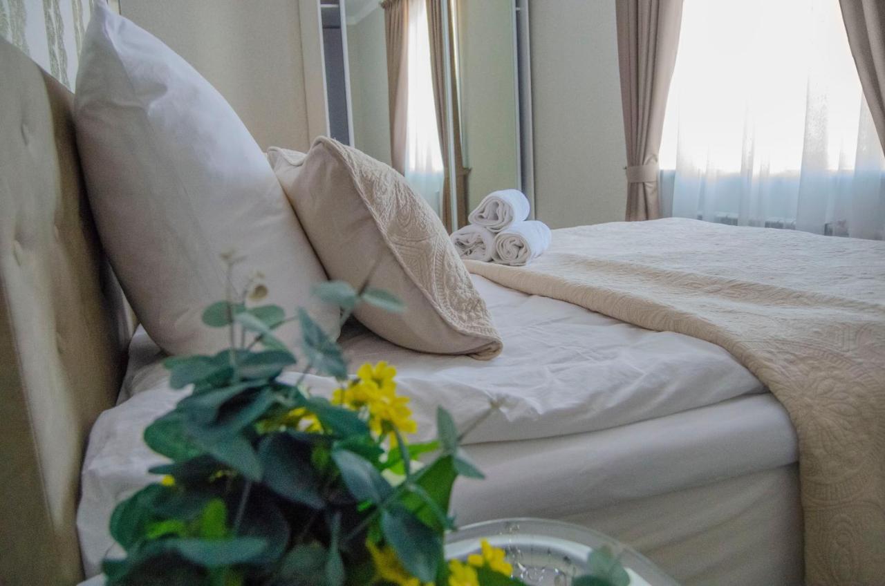 Garden Park Hotel Pavlodar Buitenkant foto