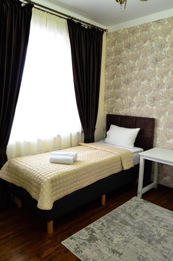 Garden Park Hotel Pavlodar Buitenkant foto