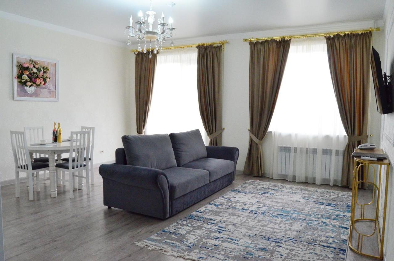 Garden Park Hotel Pavlodar Buitenkant foto