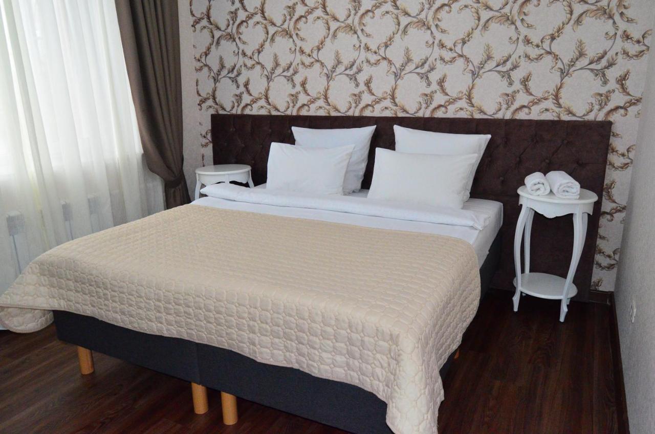 Garden Park Hotel Pavlodar Buitenkant foto
