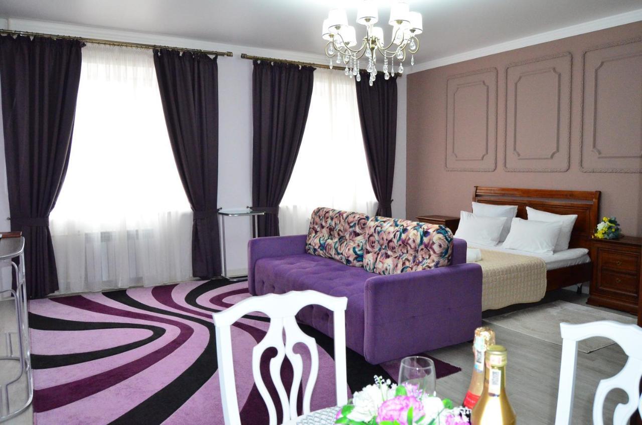 Garden Park Hotel Pavlodar Buitenkant foto