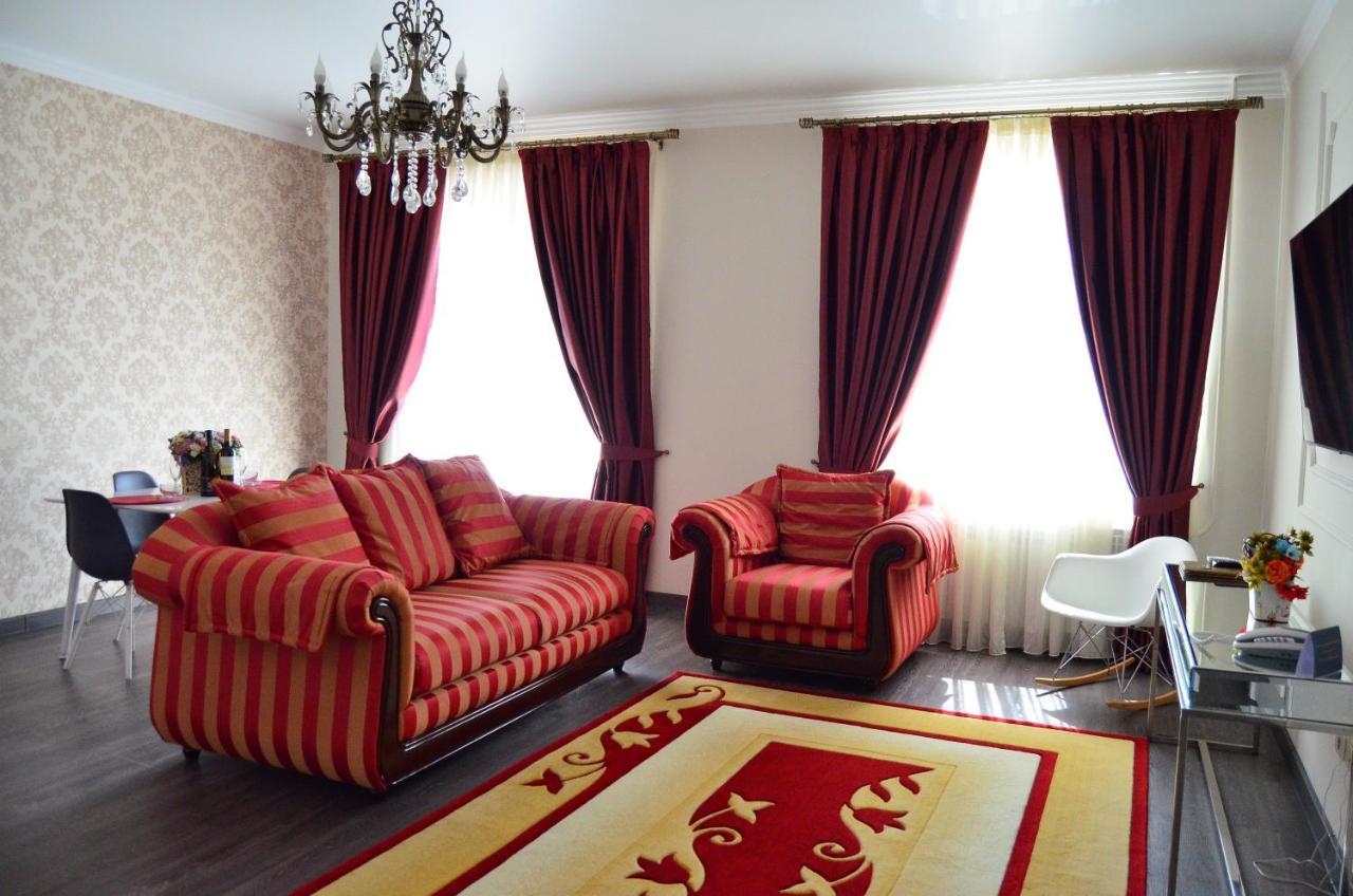 Garden Park Hotel Pavlodar Buitenkant foto