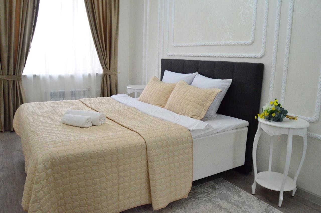 Garden Park Hotel Pavlodar Buitenkant foto