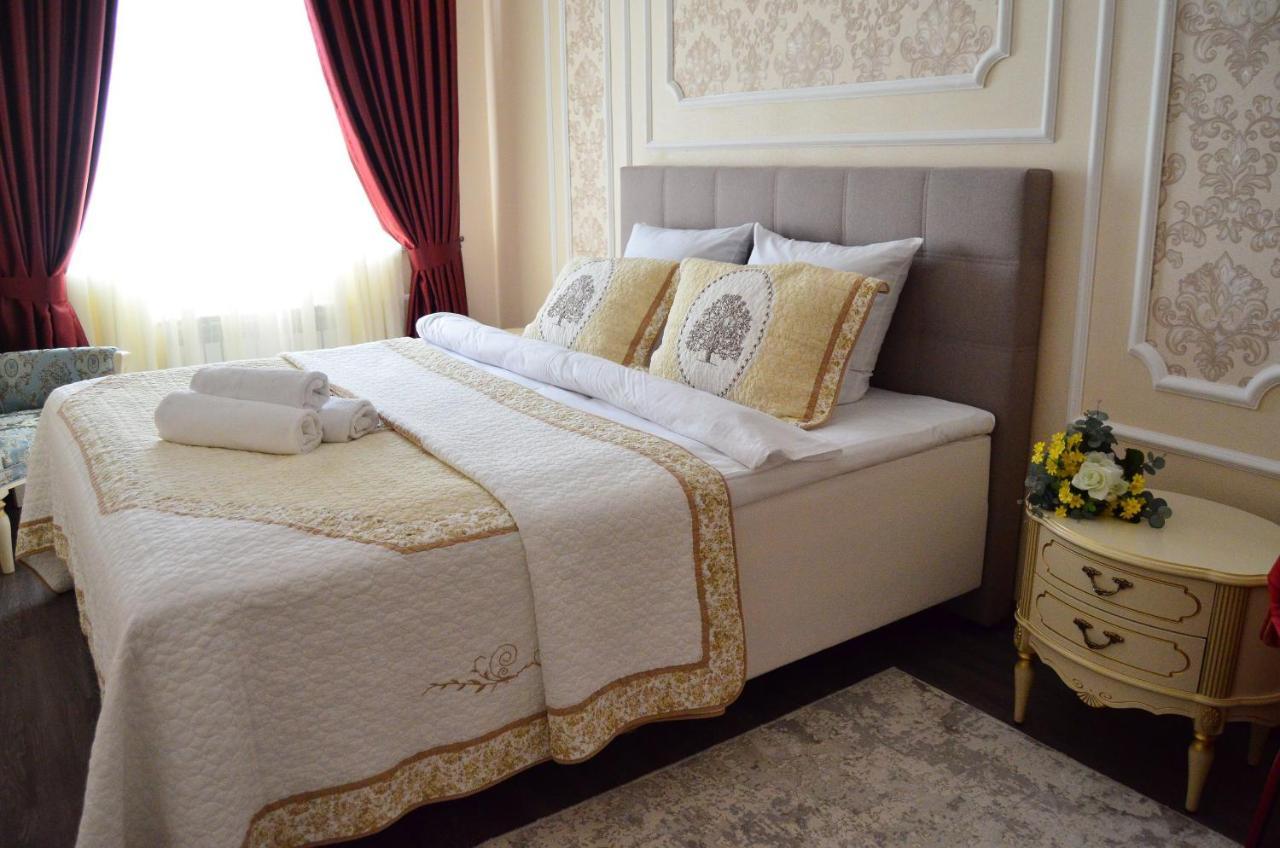 Garden Park Hotel Pavlodar Buitenkant foto