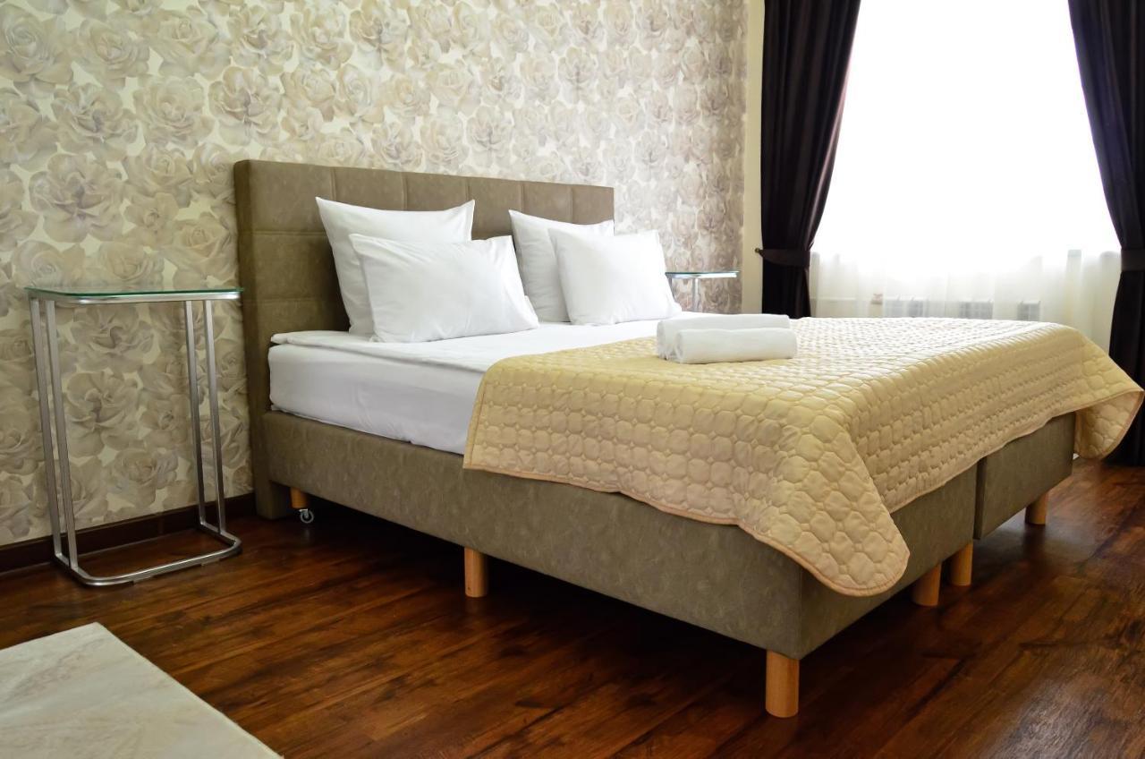 Garden Park Hotel Pavlodar Buitenkant foto