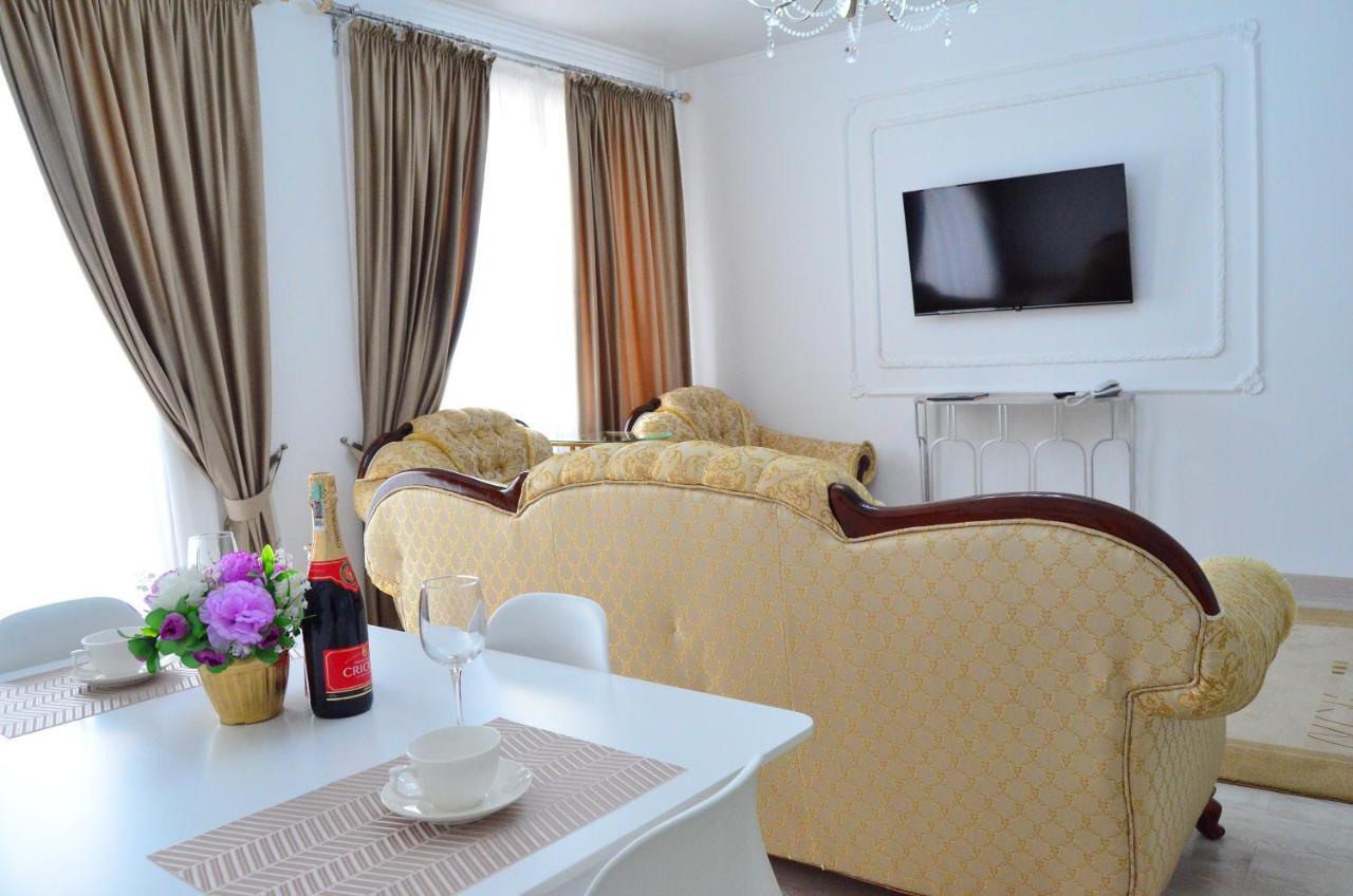 Garden Park Hotel Pavlodar Buitenkant foto