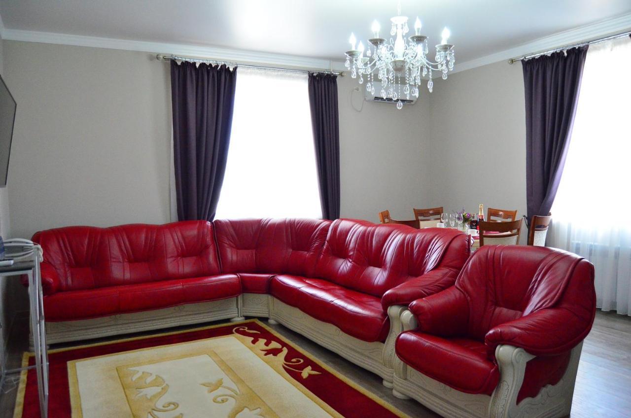 Garden Park Hotel Pavlodar Buitenkant foto