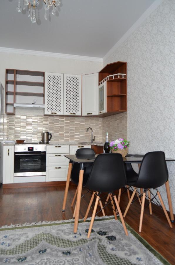 Garden Park Hotel Pavlodar Buitenkant foto
