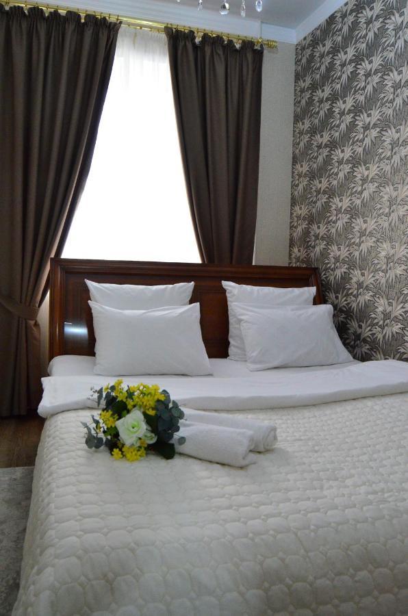 Garden Park Hotel Pavlodar Buitenkant foto