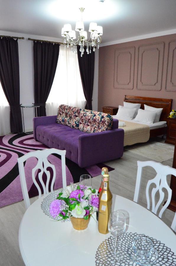 Garden Park Hotel Pavlodar Buitenkant foto