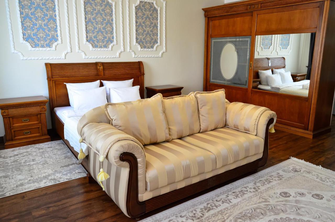 Garden Park Hotel Pavlodar Buitenkant foto