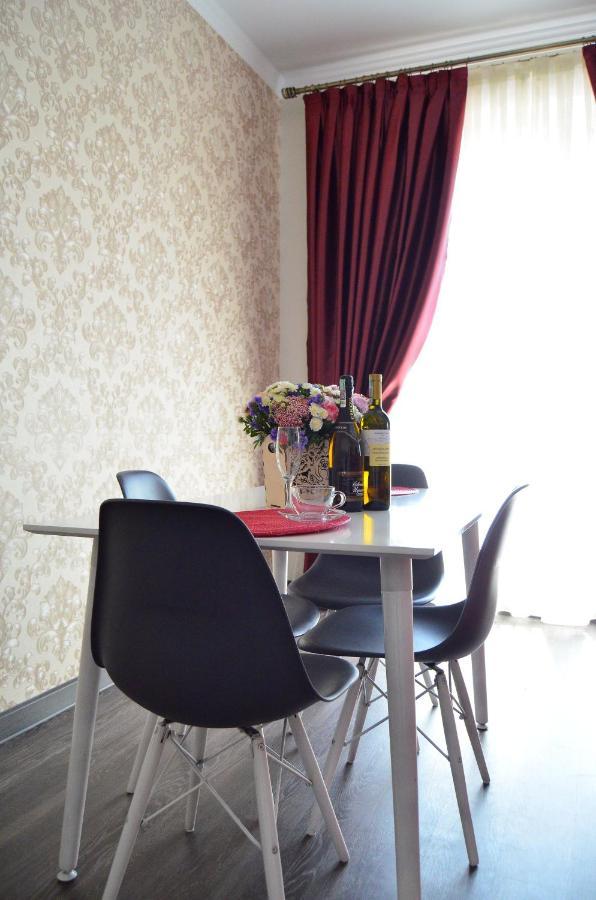 Garden Park Hotel Pavlodar Buitenkant foto