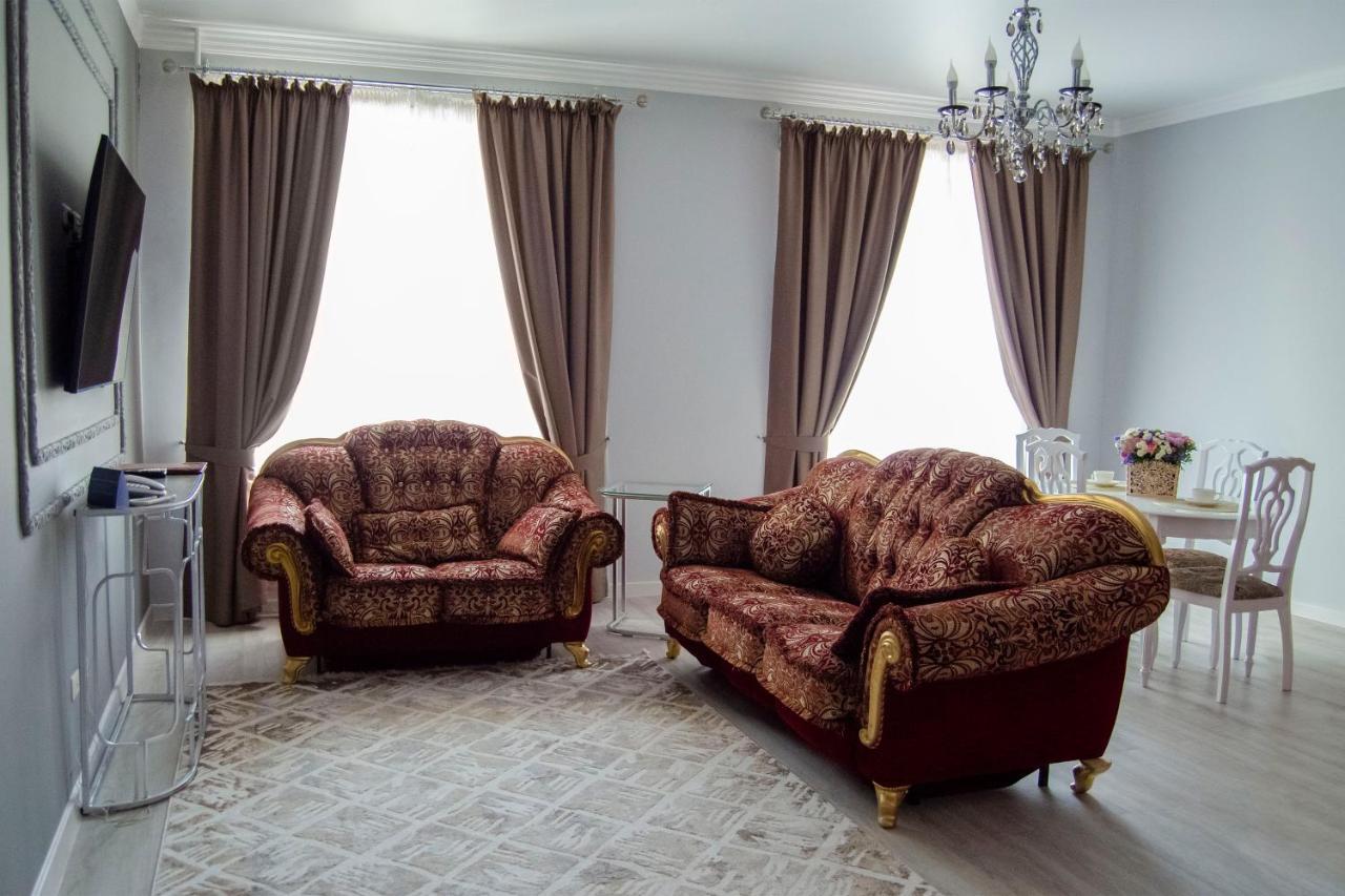 Garden Park Hotel Pavlodar Buitenkant foto