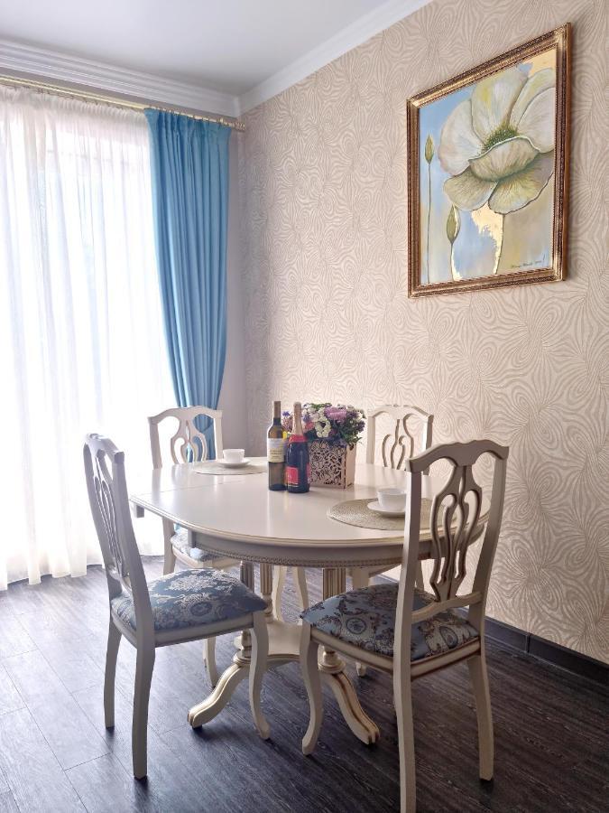 Garden Park Hotel Pavlodar Buitenkant foto