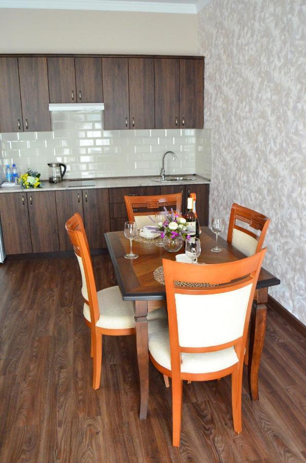 Garden Park Hotel Pavlodar Buitenkant foto