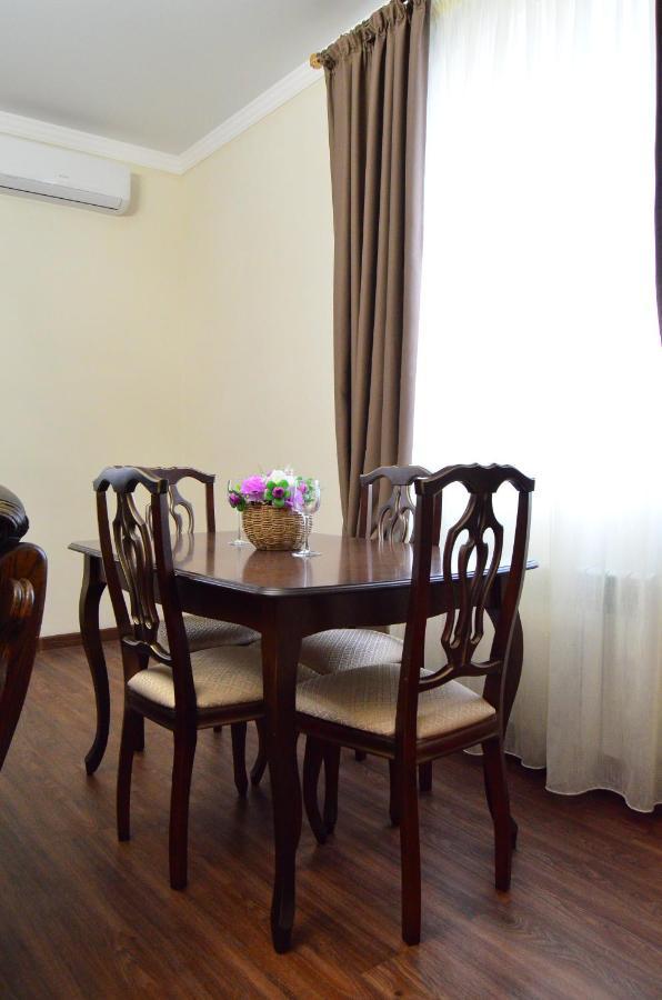 Garden Park Hotel Pavlodar Buitenkant foto