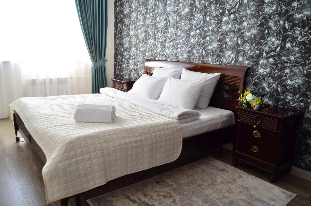 Garden Park Hotel Pavlodar Buitenkant foto