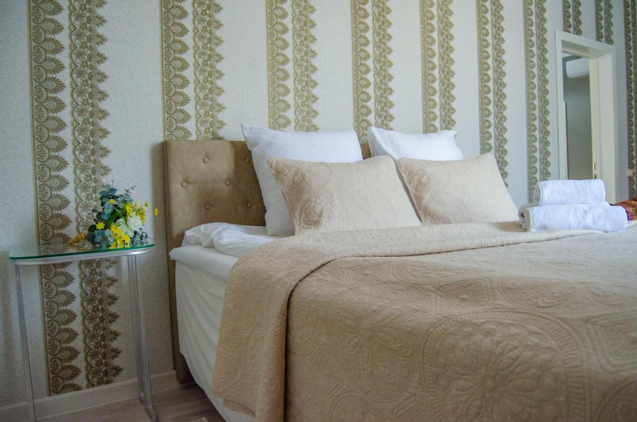 Garden Park Hotel Pavlodar Buitenkant foto