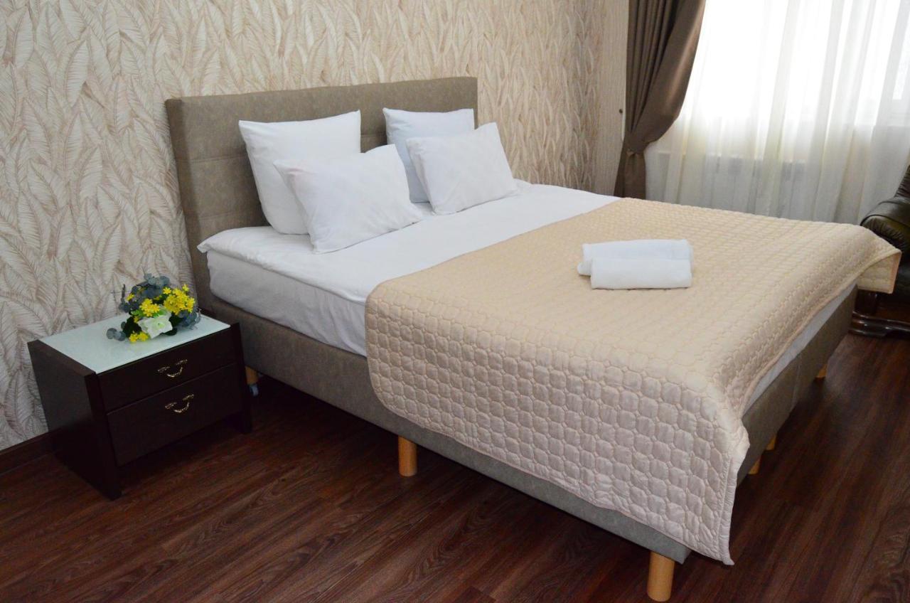 Garden Park Hotel Pavlodar Buitenkant foto