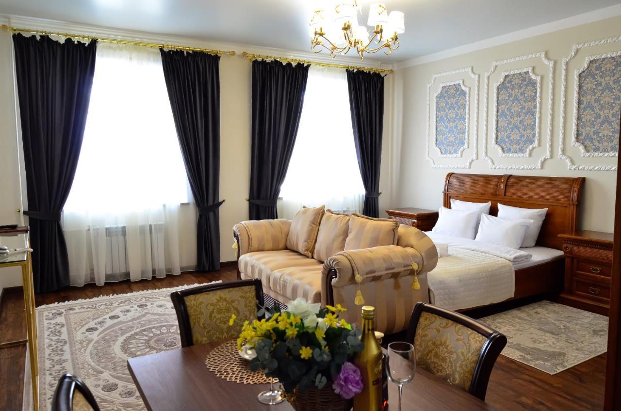 Garden Park Hotel Pavlodar Buitenkant foto